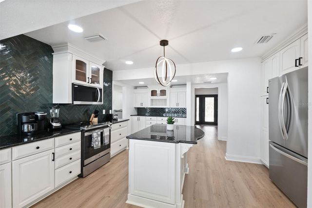 900 79TH STREET S, St Petersburg, FL 33707