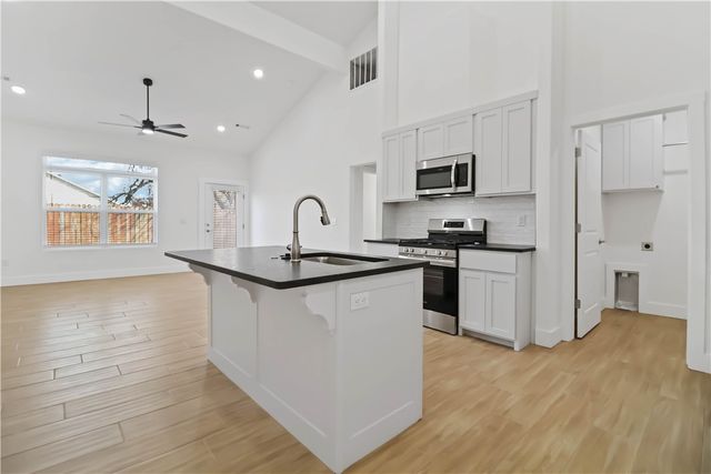 646,648,668,670,672, etc. Sun Meadows Loop, Centerton, AR 72719