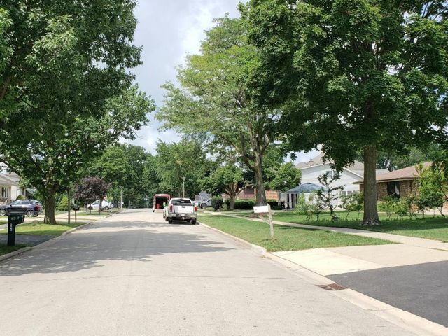 541 W Belden Avenue, Elmhurst, IL 60126