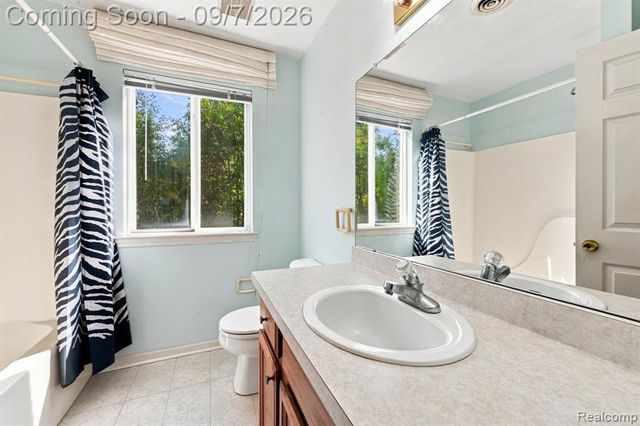 34780 W 8 Mile Road 7, Farmington Hills, MI 48335