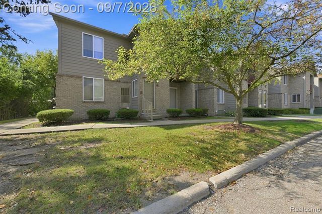 34780 W 8 Mile Road 7, Farmington Hills, MI 48335
