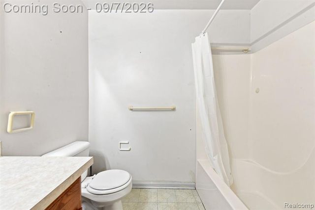 34780 W 8 Mile Road 7, Farmington Hills, MI 48335