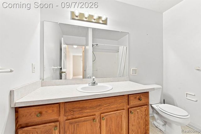 34780 W 8 Mile Road 7, Farmington Hills, MI 48335