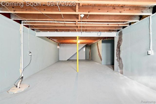 34780 W 8 Mile Road 7, Farmington Hills, MI 48335