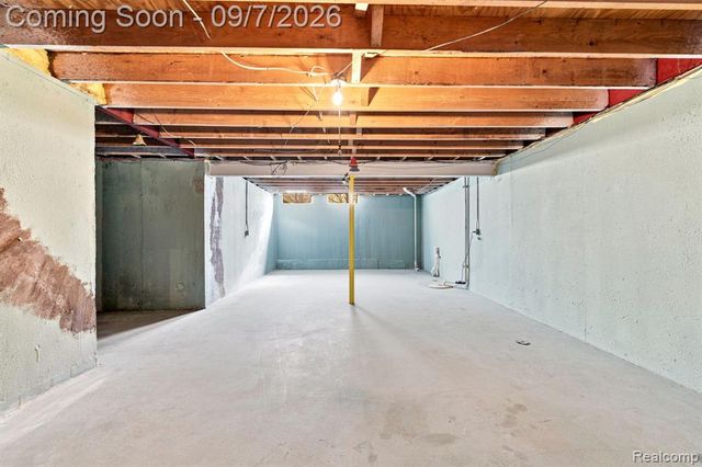 34780 W 8 Mile Road 7, Farmington Hills, MI 48335