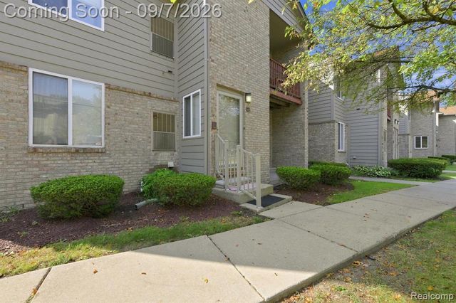 34780 W 8 Mile Road 7, Farmington Hills, MI 48335