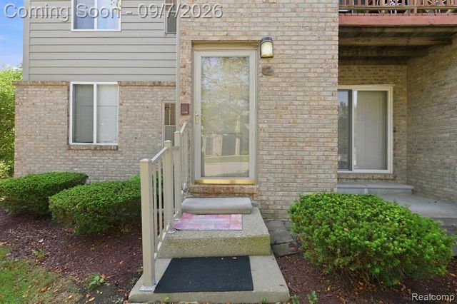 34780 W 8 Mile Road 7, Farmington Hills, MI 48335