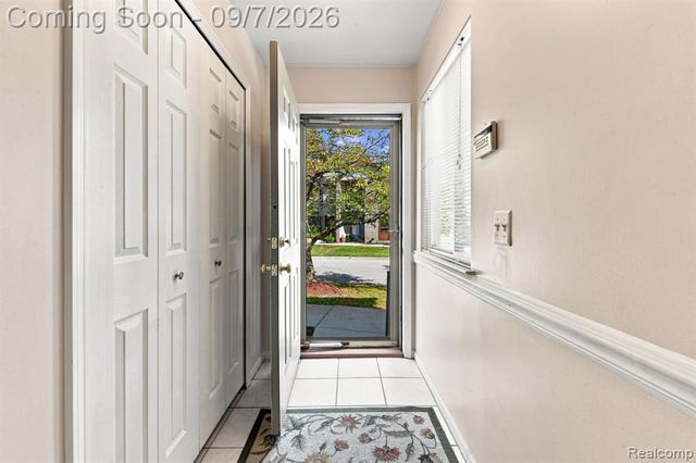 34780 W 8 Mile Road 7, Farmington Hills, MI 48335
