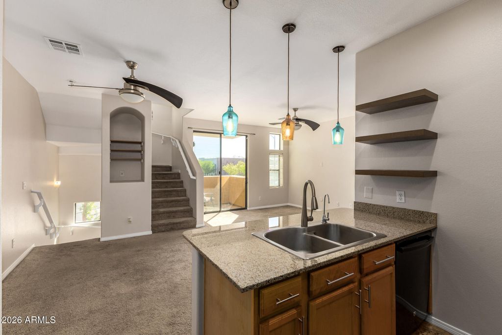 Image 10 of property listing at 123 N WASHINGTON Street 14, Chandler, AZ 85225