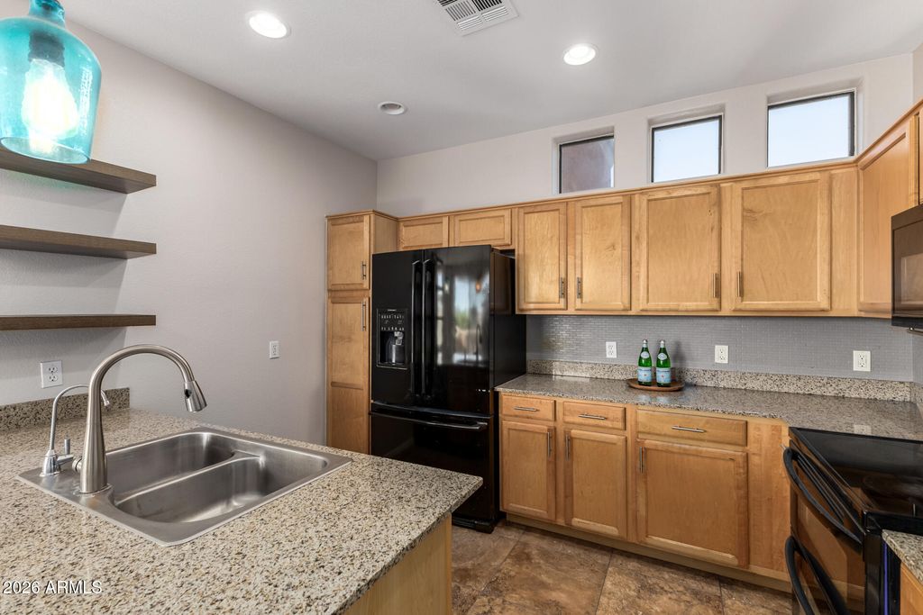 Image 11 of property listing at 123 N WASHINGTON Street 14, Chandler, AZ 85225