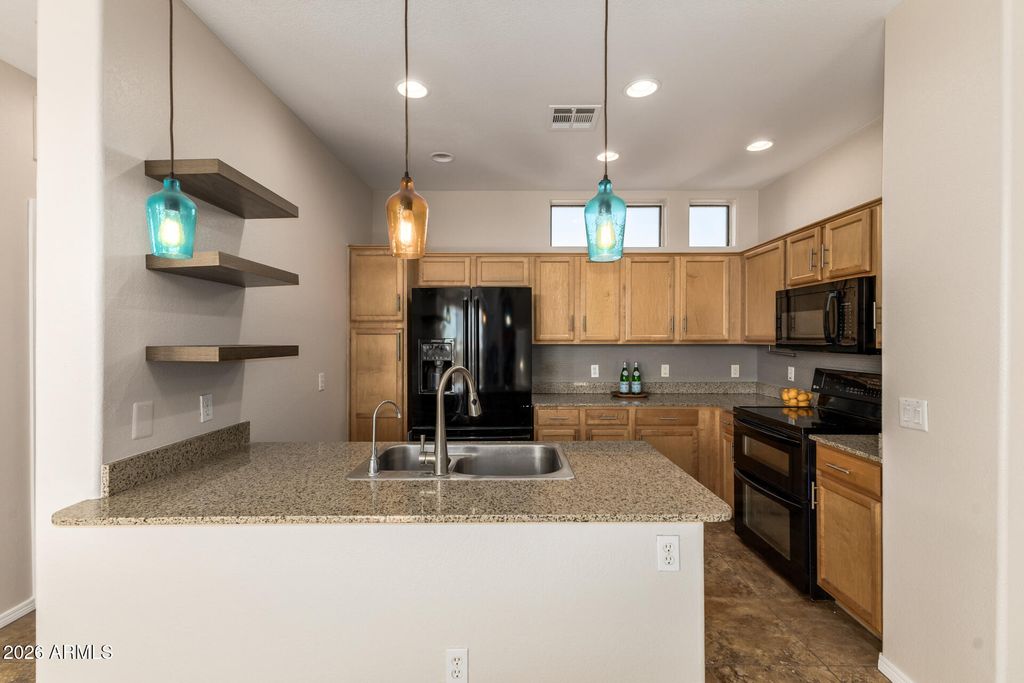 Image 9 of property listing at 123 N WASHINGTON Street 14, Chandler, AZ 85225