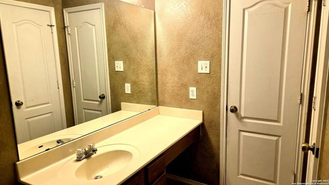 326 Tres Caminos, San Antonio, TX 78245