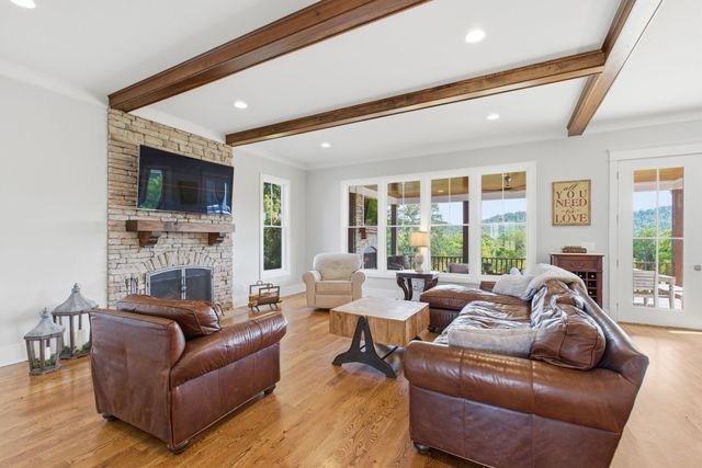 9643 Clovercroft Rd, Nolensville, TN 37135