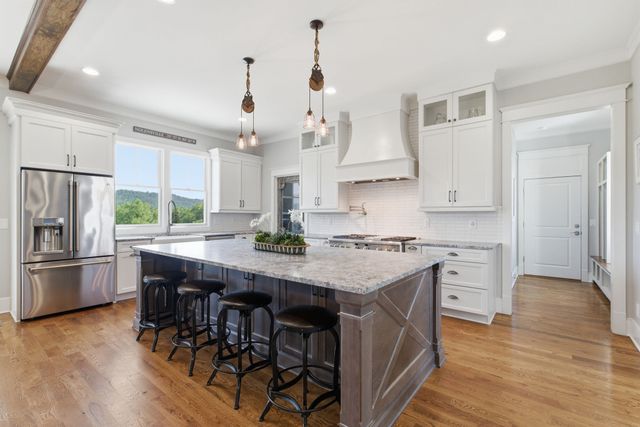 9643 Clovercroft Rd, Nolensville, TN 37135