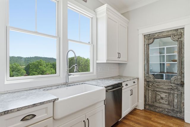 9643 Clovercroft Rd, Nolensville, TN 37135