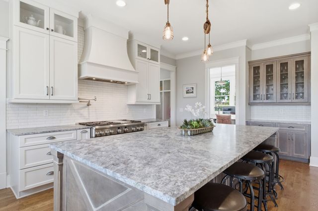 9643 Clovercroft Rd, Nolensville, TN 37135