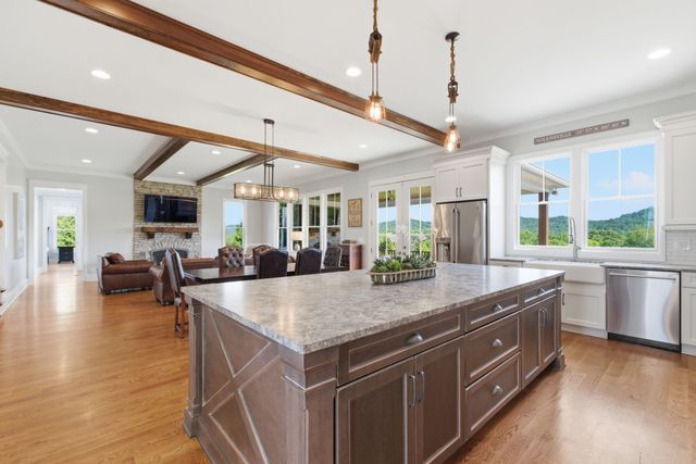 9643 Clovercroft Rd, Nolensville, TN 37135