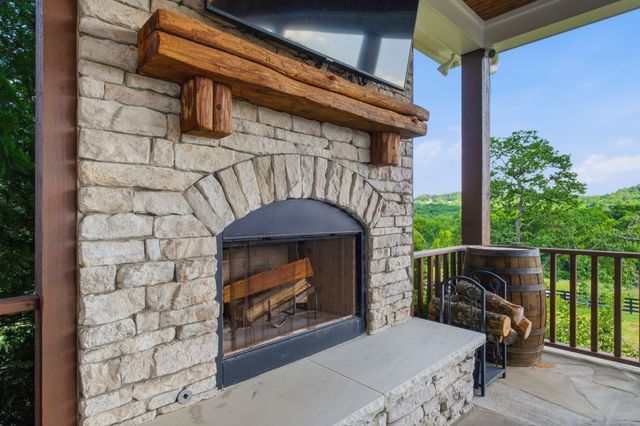 9643 Clovercroft Rd, Nolensville, TN 37135