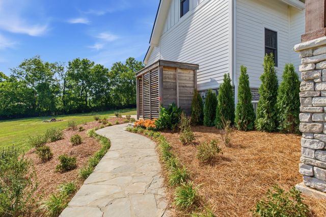 9643 Clovercroft Rd, Nolensville, TN 37135