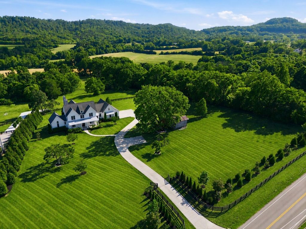 9643 Clovercroft Rd, Nolensville, TN 37135