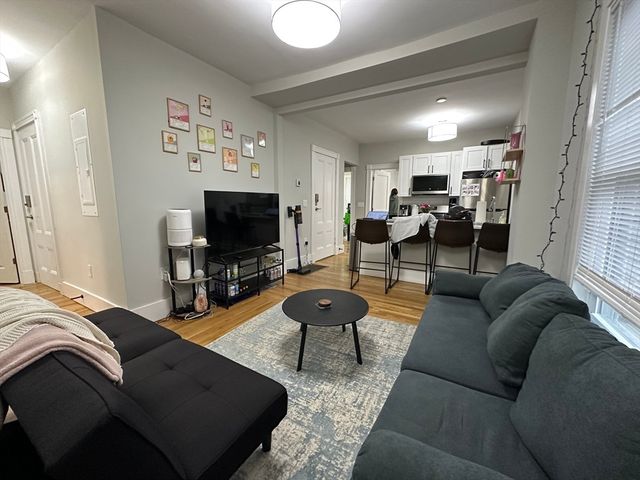 68 L St 1, Boston, MA 02127