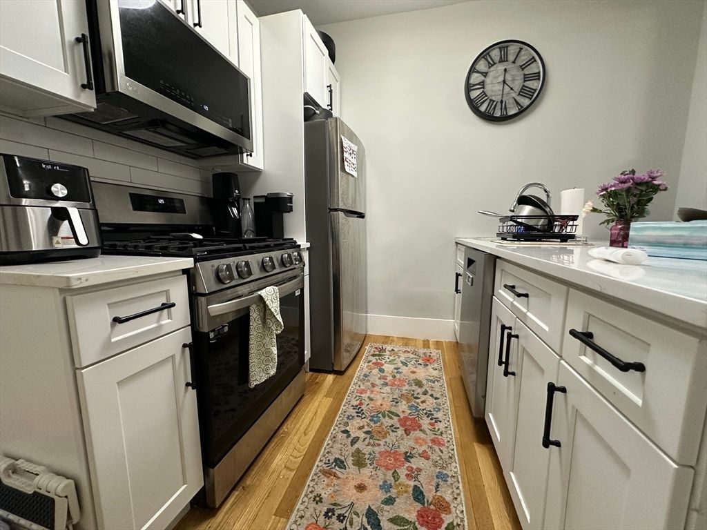 68 L St 1, Boston, MA 02127