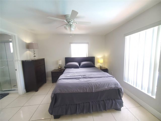 372 NE 162nd St, Miami, FL 33162