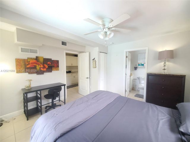 372 NE 162nd St, Miami, FL 33162