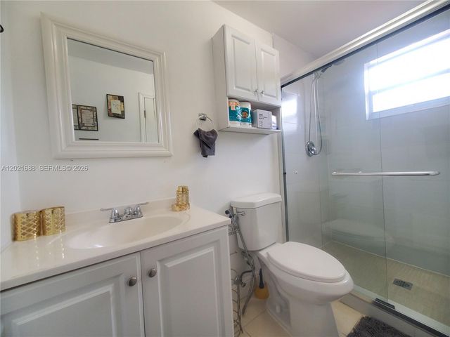 372 NE 162nd St, Miami, FL 33162