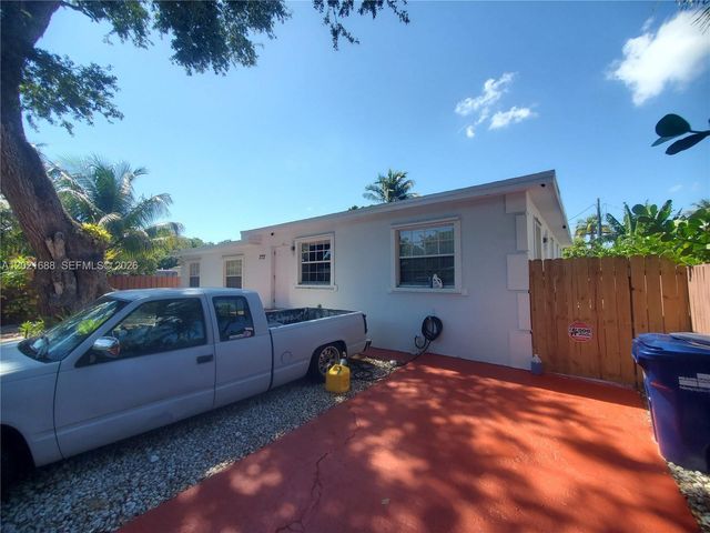 372 NE 162nd St, Miami, FL 33162
