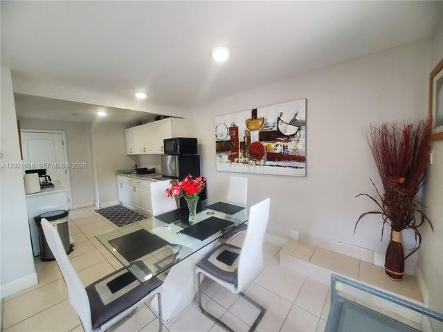 372 NE 162nd St, Miami, FL 33162