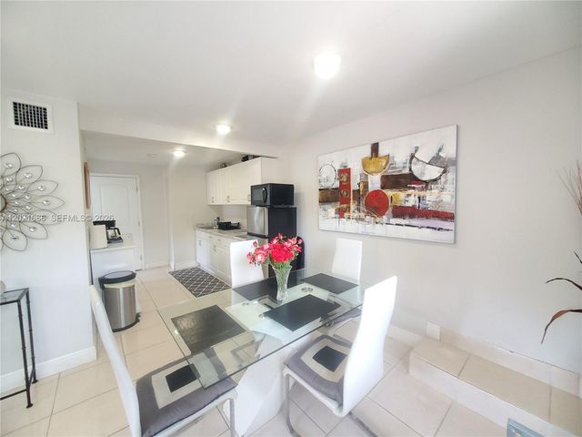 372 NE 162nd St, Miami, FL 33162