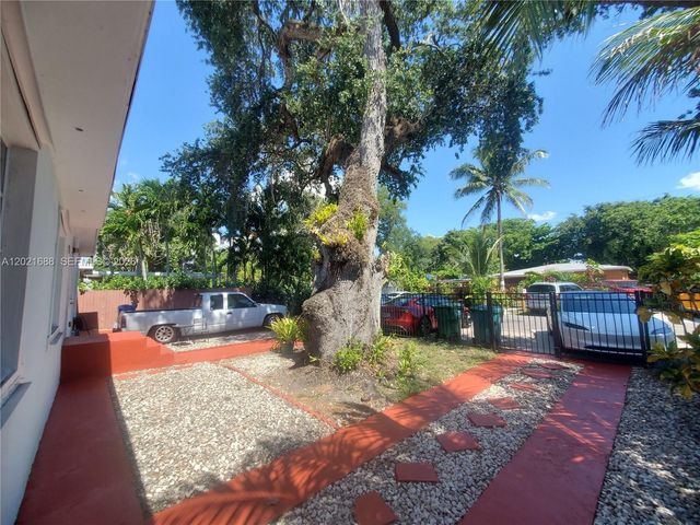 372 NE 162nd St, Miami, FL 33162