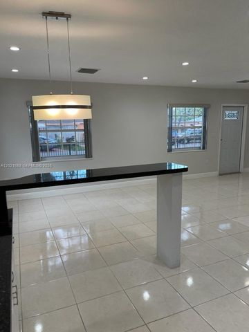372 NE 162nd St, Miami, FL 33162