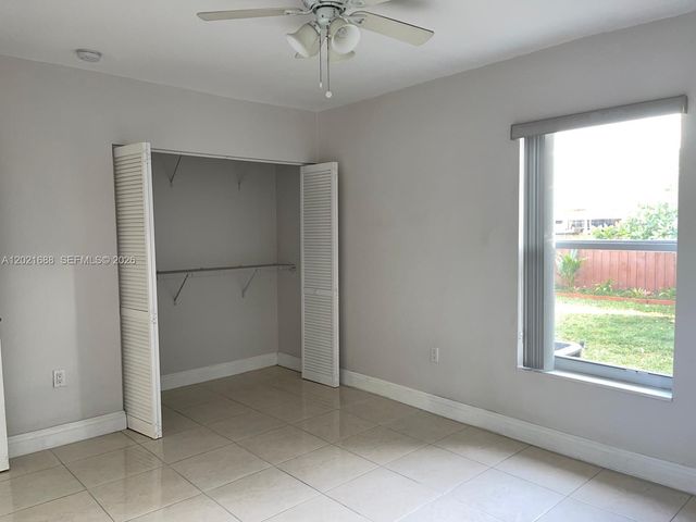 372 NE 162nd St, Miami, FL 33162