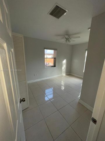372 NE 162nd St, Miami, FL 33162