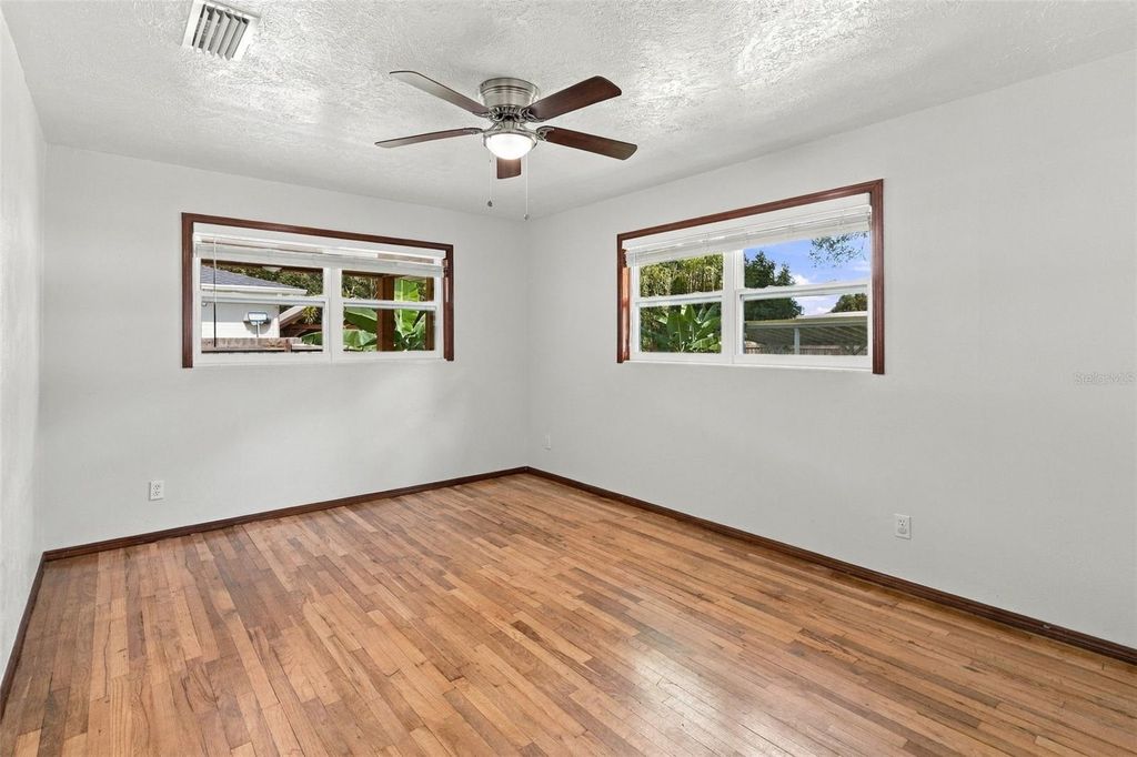 Image 12 of property listing at 4479 FAIRVIEW AVENUE, Orlando, FL 32804