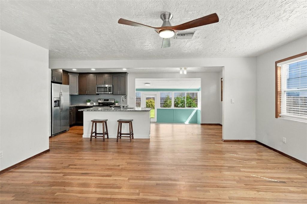 Image 15 of property listing at 4479 FAIRVIEW AVENUE, Orlando, FL 32804