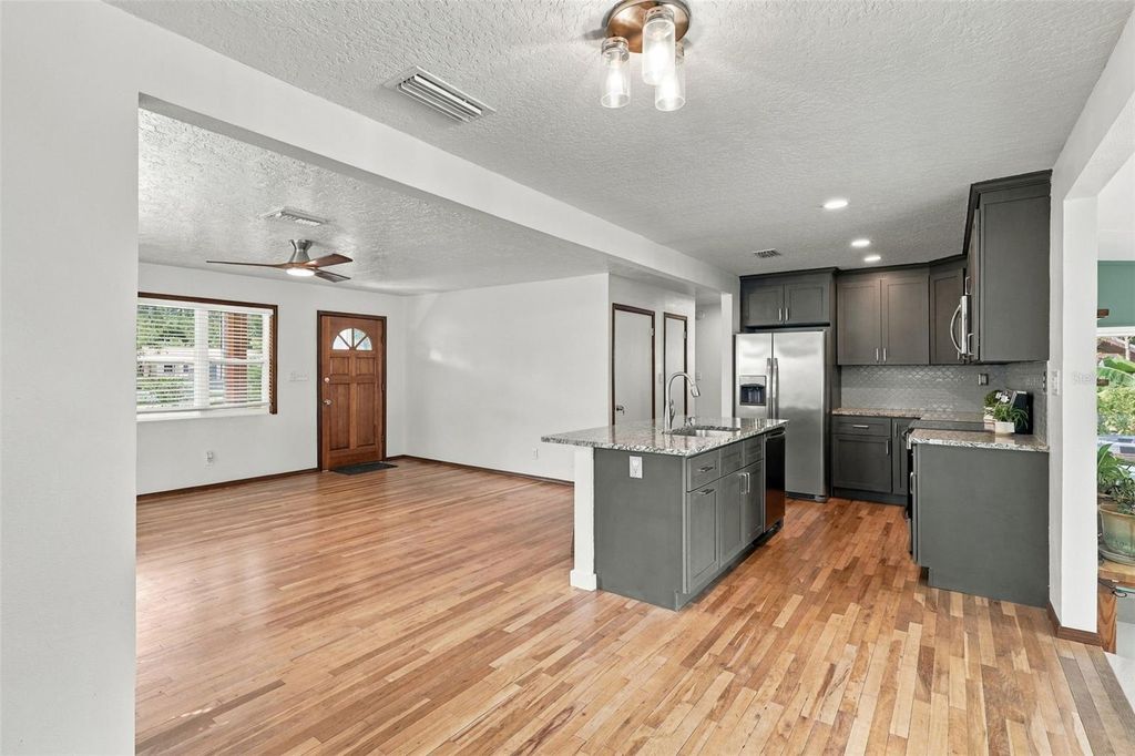 Image 17 of property listing at 4479 FAIRVIEW AVENUE, Orlando, FL 32804