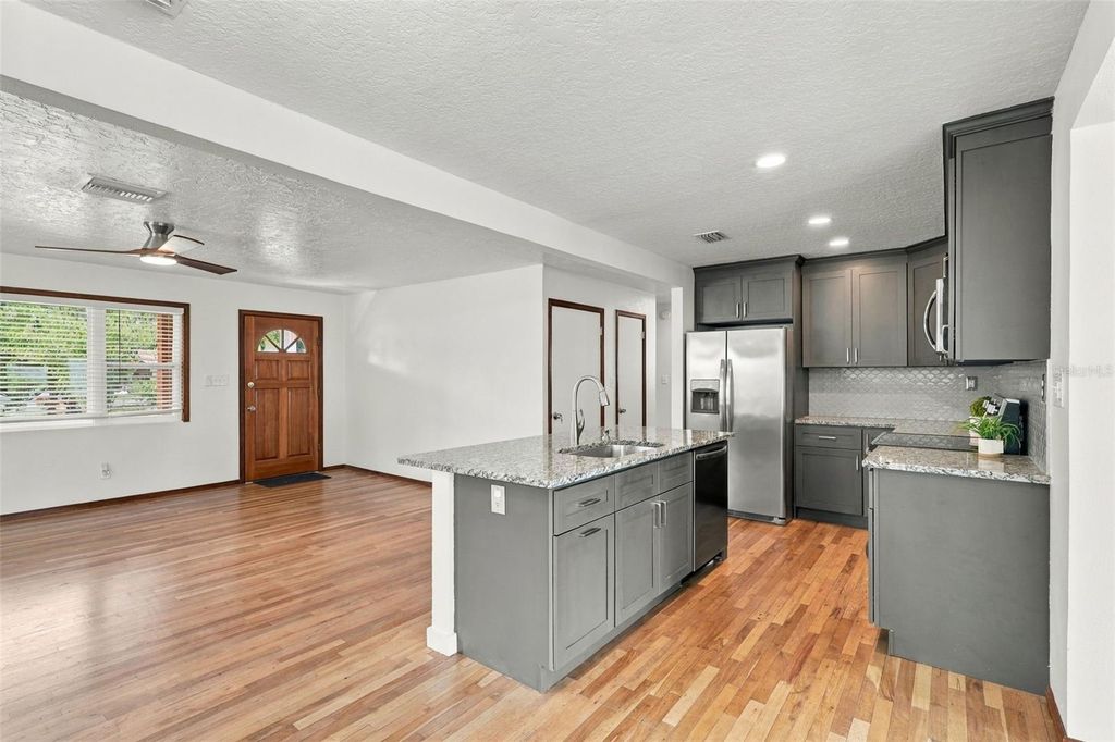 Image 18 of property listing at 4479 FAIRVIEW AVENUE, Orlando, FL 32804