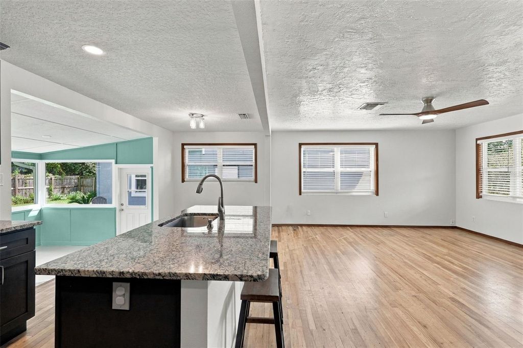 Image 21 of property listing at 4479 FAIRVIEW AVENUE, Orlando, FL 32804