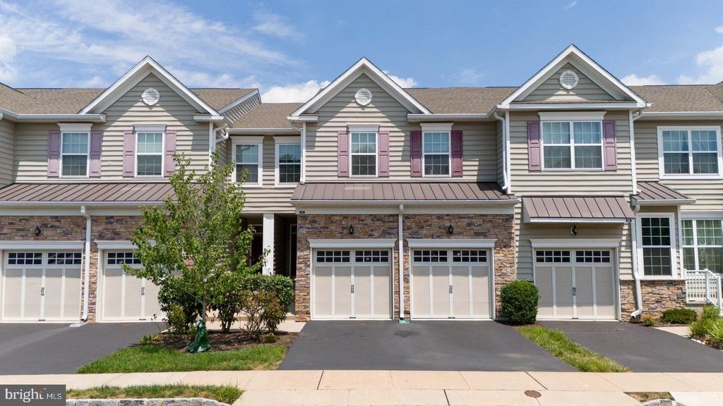 82 AUTUMN LN, Skillman, NJ 08558