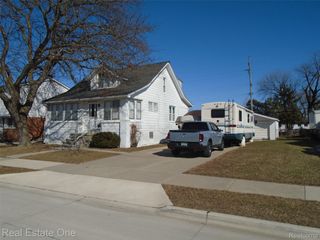 27736 Elmdale Street, St. Clair Shores, MI 48081