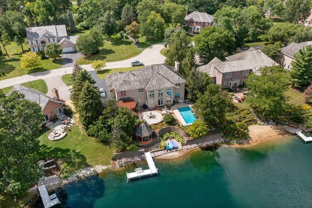 28951 Forest Lake Lane, Libertyville, IL 60048