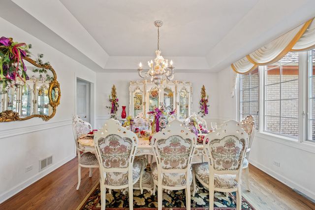 28951 Forest Lake Lane, Libertyville, IL 60048