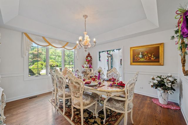 28951 Forest Lake Lane, Libertyville, IL 60048