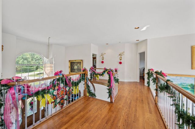 28951 Forest Lake Lane, Libertyville, IL 60048