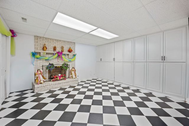 28951 Forest Lake Lane, Libertyville, IL 60048