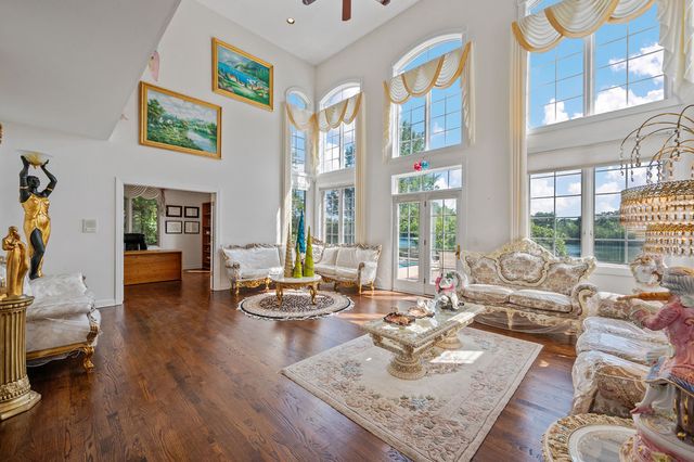 28951 Forest Lake Lane, Libertyville, IL 60048