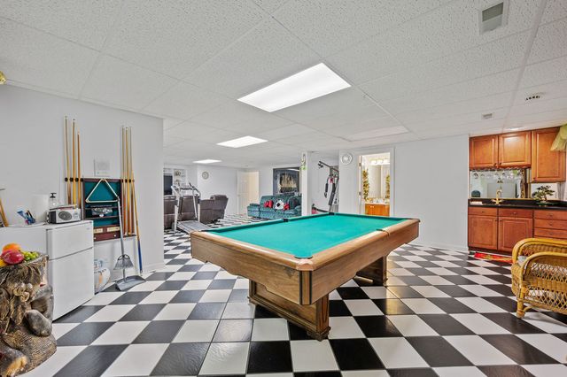 28951 Forest Lake Lane, Libertyville, IL 60048